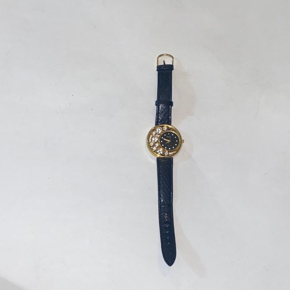 Pearl Quartz Sophisticated Women's Black and Gold Watch Needs Battery